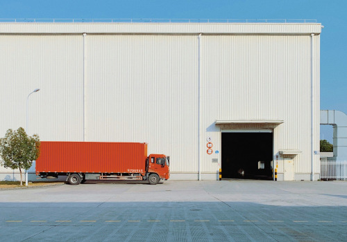 Understanding the Key Differences Between LTL and FTL Shipping in Freight Transportation
